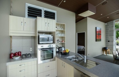Havelock North House | Stunning location, modern luxury cottage