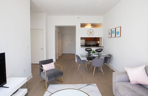 Tudor City Apartment | Stunning Midtown East 1 Bed w/Gym, Rooftop #6135