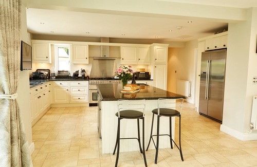Longborough House | Stunning, Modern, Spacious House With Heated Private Pool In The Centre Of T