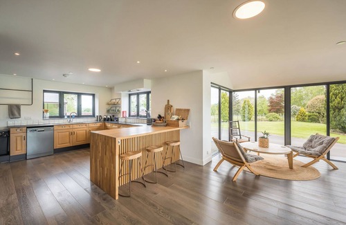 Cyfronydd House | Stunning modern farmhouse retreat perched on a private hilltop in North Wales