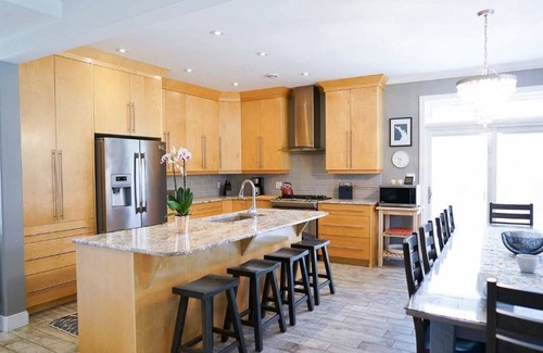 Southampton House | Stunning Modern Family Comfort Cottage Steps Away from Beach