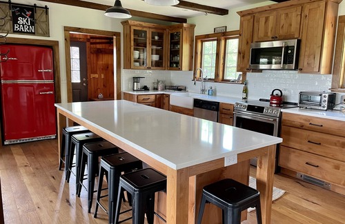 Mount Holly House | Stunning Mountain and Water Views Minutes to Okemo