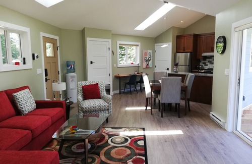 Pender Island House | Stunning new 760 sf cottage with all amenities and serenity to spare.