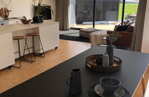 Omanu House | Stunning NEW property close to beach, views to Mount, spa and all the mod cons.