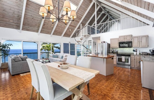 Laupahoehoe House | Stunning Ocean-front Retreat Overlooking Laupahoehoe Point