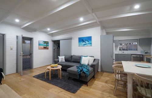 Quinns Rocks House | Stunning Ocean Views | Beachfront 3BR Home