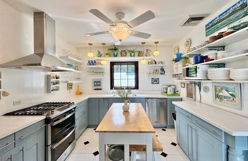 Nassau House | Stunning Oceanfront 3 bedroom house with Generator and Pool Heater!