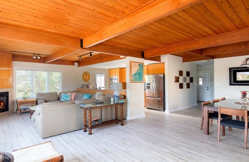 Harvey Cedars House | STUNNING OCEANFRONT in HARVEY CEDARS