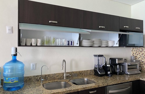 Cerritos Condo | Stunning Oceanfront Pearl Tower Condo - Pool, Gym & Sunsets - 3 beds/4baths