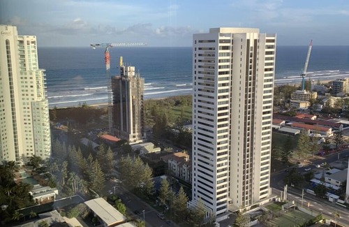 Broadbeach Apartment | Stunning oceanview perfect getaway, 2br, free Carpark and WIFI