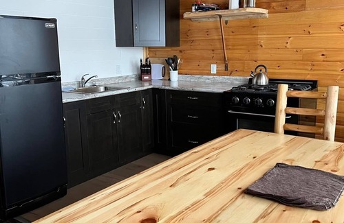 Timiskaming District Cabin | Stunning off grid cabin by the water!
