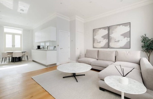 Fitzrovia House | Stunning Oxford Street Townhouse with Terrace Garden