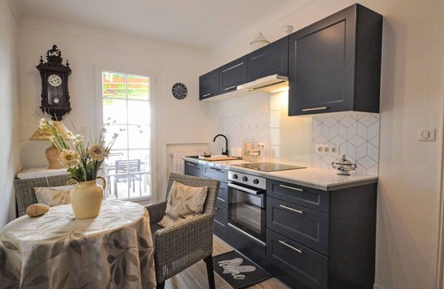 Morieres-les-Avignon Villa | Stunning private villa for 6 people with private pool, WIFI, A/C, TV and terrace
