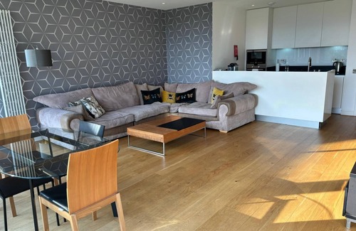 Laurieston Apartment | Stunning park view Quartermile apartment close proximity to Castle & University