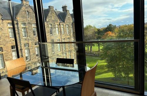 Laurieston Apartment | Stunning park view Quartermile apartment close proximity to Castle University