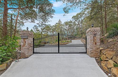 Galston House | Stunning Peaceful Holiday Haven with Waterfall