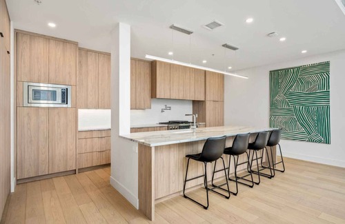 Pearl District Condo | Stunning Pearl District Condo, Next to Parks, Open Layout, Fully Remodeled, Walk to Food and Fun