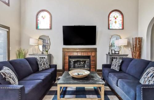 West Plaza House | Stunning Plaza Home-Location Unbeatable-New Remodel