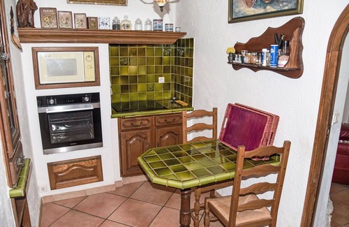Saumane-de-Vaucluse Villa | Stunning private villa for 7 people with private pool, WIFI, TV and terrace