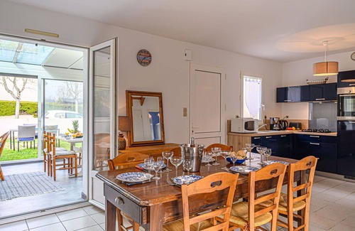 Saint-Philibert House | Stunning private villa for 7 guests with WIFI, TV, terrace and pets allowed