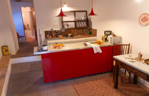 Pergine Valdarno House | Stunning private villa with hot tub, WIFI, A/C, TV, pets allowed and parking, close to Arezzo
