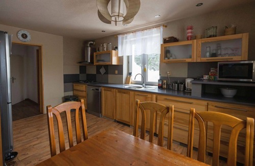 Tanvald House | Stunning private villa for 8 guests with WIFI, TV, patio, pets allowed, panoramic view and parking