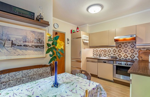 Maria Woerth House | Stunning private villa for 9 guests with WIFI, TV, terrace, pets allowed and parking