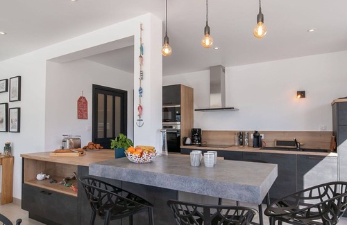 Brignogan-Plage House | Stunning private villa for 10 people with private pool, WIFI, TV, terrace, pets allowed and park.