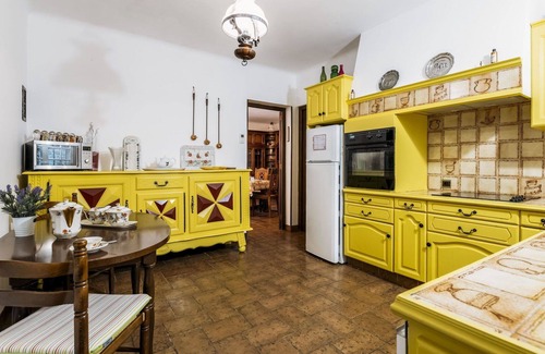 Pollestres Villa | Stunning private villa for 6 guests with TV, patio and parking