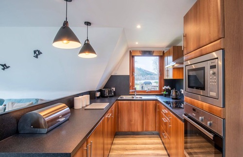 South Laggan House | Stunning private villa for 6 people with WIFI, TV, terrace, pets allowed, panoramic view and par.
