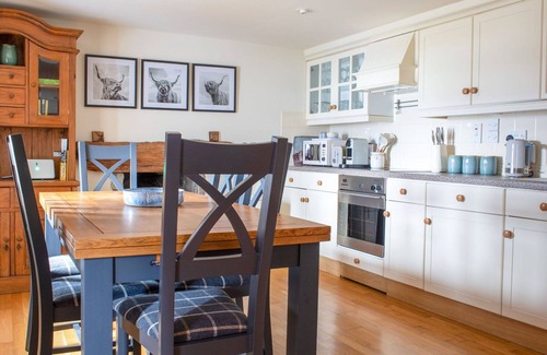 Breakish House | Stunning private villa for 6 guests with WIFI, TV and parking