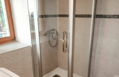 Nendaz House | Stunning private villa for 5 guests with WIFI, TV and parking