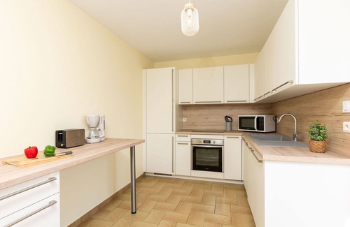 Cherrueix House | Stunning private villa for 10 people with WIFI, TV, terrace, pets allowed and parking