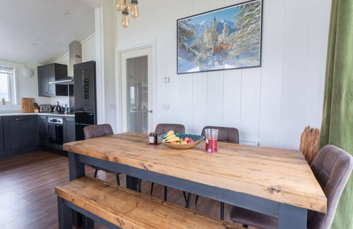 Kinross House | Stunning private villa for 6 people with WIFI, TV, balcony and parking