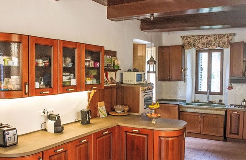 Monte Vibiano Vecchio Villa | Stunning private villa for 12 people with WIFI, private pool, patio, pets allowed and parking