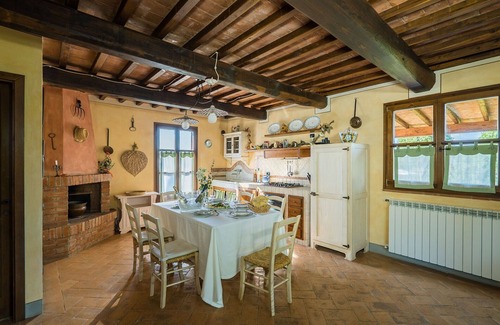 Montaione Villa | Stunning private villa with hot tub, private pool, WIFI, A/C, TV, balcony, close to San Gimignano