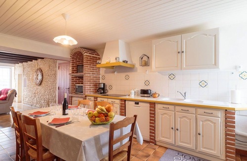 Berneuil Villa | Stunning private villa for 4 people with WIFI, TV, terrace, pets allowed and parking