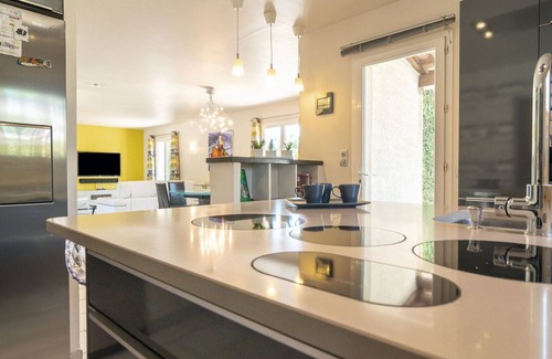 Rocbaron House | Stunning private villa for 8 people with private pool, WIFI, A/C, TV and terrace