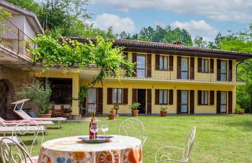 Cortiglione House | Stunning private villa for 6 guests with WIFI, TV, terrace, pets allowed and parking