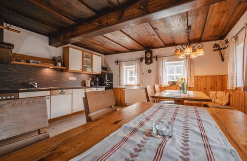 Abtenau Villa | Stunning private villa for 12 guests with WIFI, TV and parking