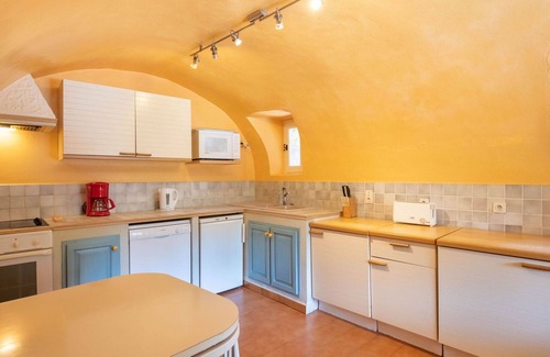 Mons House | Stunning private villa for 7 people with A/C, WIFI, pool, TV and patio