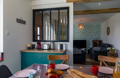 Plougasnou House | Stunning private villa for 6 people with WIFI, TV, pets allowed and parking