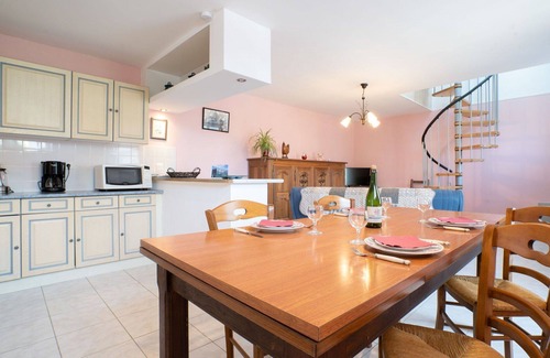 Ploumilliau House | Stunning private villa for 4 guests with WIFI, TV, patio and pets allowed