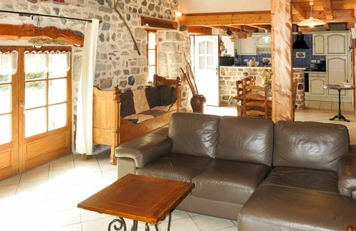 Chamalieres-sur-Loire House | Stunning private villa for 6 people with WIFI, TV, terrace and pets allowed