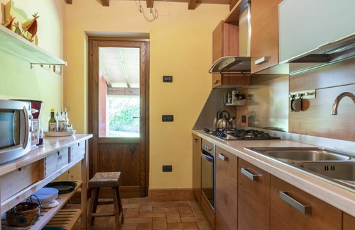 Vetralla Villa | Stunning private villa for 8 guests with A/C, private pool, WIFI, TV and patio