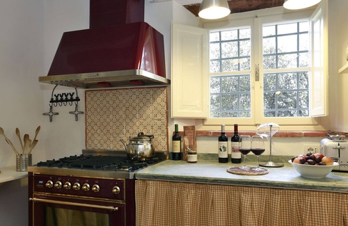 Lucca Villa | Stunning private villa with private pool, WIFI, A/C, TV, veranda and panoramic view, close to Lu.