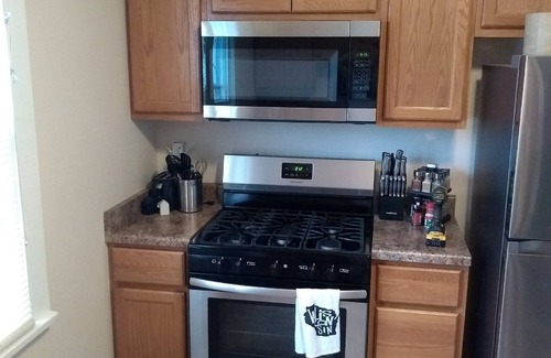 Racine House | Stunning! Professionally Cleaned, Self Check In - Sleeps 8