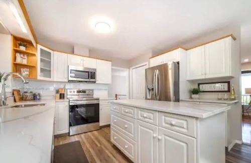 West Edmonton House | Stunning River View Home, King Bed, Golf, Firepit