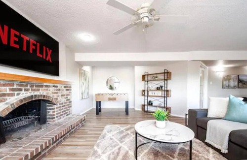 West Edmonton Apartment | Stunning River View Home, King Bed, Golf, Firepit