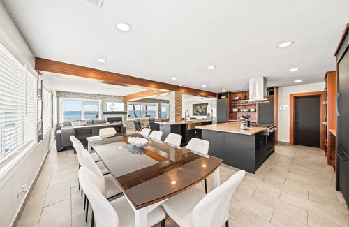 Orlando Beach Condo | Stunning Riverfront Views! W/Private beach access & Perfect Setting for Events π